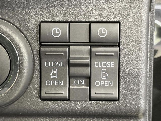 【両側パワースライドドア】スマートキーや運転席のスイッチで後席両側スライドドアの開閉が可能♪電動だから力を入れてドアを開ける必要が無く、小さなお子様でも簡単に開け閉めでき快適です♪