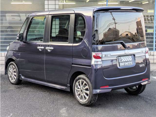 テールランプはくもりや割れ等も無くクリアでキレイな状態です♪ハッチも大きく荷物の積み込みもラクラクです♪
