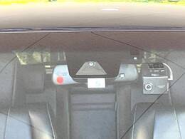 【トヨタセーフティセンス】走行中に前方の車両等を認識し、衝突しそうな時は警報とブレーキで衝突回避と被害軽減をアシスト。より安全にドライブをお楽しみいただけます。