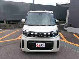 当店は諸費用も含めた総額表示を行っております。諸費用には車庫証明費用が含まれています。また、店舗納車を推奨しておりますので納車費用は含まれておりません。