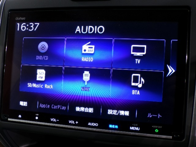 CD、DVD、Bluetooth、AM、FM、AUX、スマートフォン接続ができます。