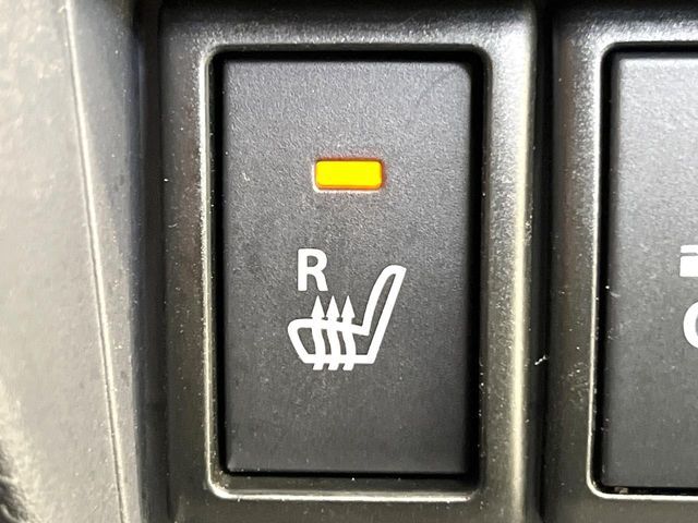 【シートヒーター】寒い日に重宝するシートヒーター！エアコンより早く温まってくれるので寒がりの人も安心ですね♪エアコンの温風は乾燥するから苦手、という方にもをおすすめです。
