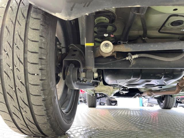 お車を安心してお乗りいただく為には、足回りの定期点検が欠かせません。サービスサポート（有償保証）では無料点検もご提供しており、安心のカーライフをお過ごしいただけるサポート体制が整っています。