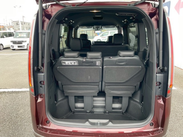 ラゲッジスペースです。荷物を積むスペースが十分に確保されております！！