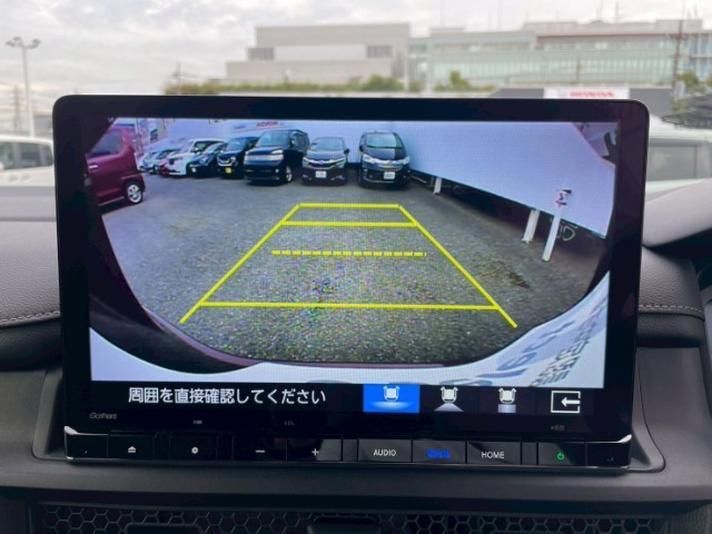 バックでの駐車が苦手な方や運転にあまり自信のない方でも後方の視界をしっかりサポート。安心して車庫入れが出来るバックカメラを装備しています！