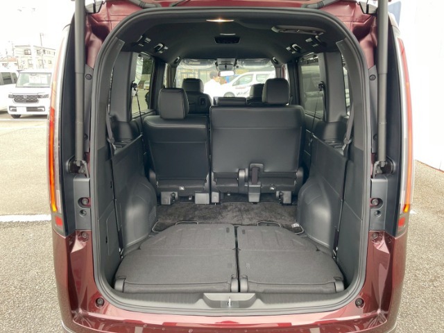 3列目シートを収納すれば、より広いスペースが確保出来ます！！