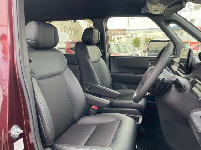 1列目シートです。足元までゆったりとご乗車頂けます！！