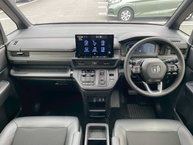 ゆとりあるシンプルな内装です★