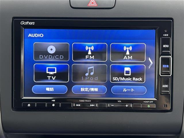 【　ディスプレイ　】ディスプレイ搭載車！お手持ちのスマートフォンと連動してアプリや音楽を画面上で楽しむことができます。
