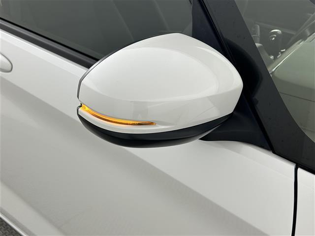 【　電動格納ミラー　】ドライバーの目線に合わせ、ミラーの上下左右調整が可能です♪