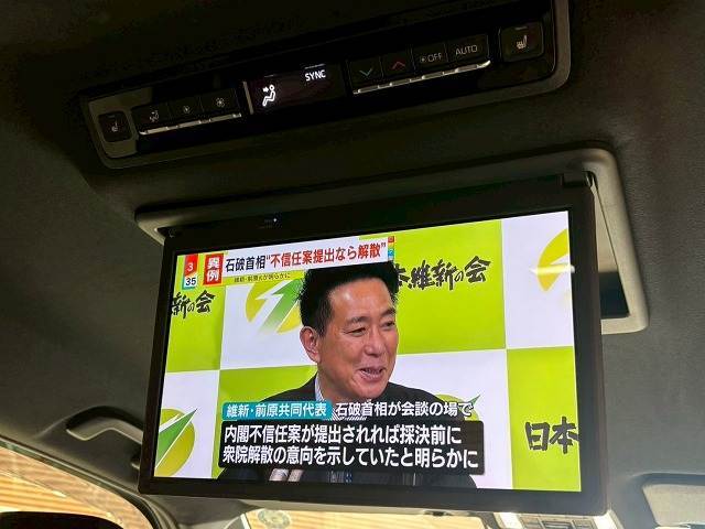 フリップダウンモニター装備で後部座席の方も快適なドライブをお楽しみいただけます！
