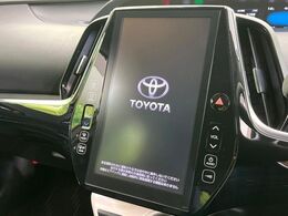 【メーカー純正ナビ】インテリアに溶け込むスタイリッシュな「専用設計」メーカーナビを装備♪視認性や操作性など基本性能にも優れ、より上質なカーライフをお楽しみいただけます。