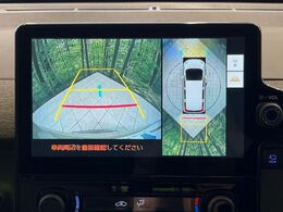 【パノラミックビューモニター】専用のカメラにより、上から見下ろしたような視点で360度クルマの周囲を確認することができます☆死角部分も確認しやすく、狭い場所での切り返しや駐車もスムーズに行えます。