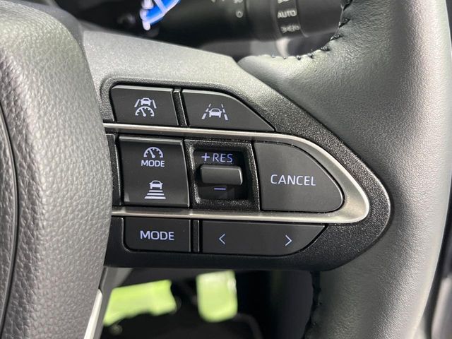 【レーダークルーズコントロール】高速道路での長距離走行が楽に！！自動で速度を保つクルーズコントロールが、衝突軽減システムと連携し、前方の車両を感知して車間を保つように速度調節してくれます！！