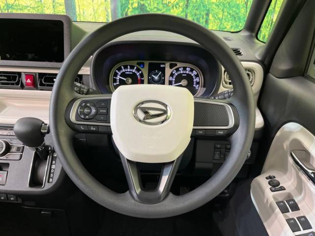 【ステアリングスイッチ】運転中、前方から目線をそらすことなく、オーディオ等の操作が可能な便利機能！安心＆快適なドライブを演出してくれます♪
