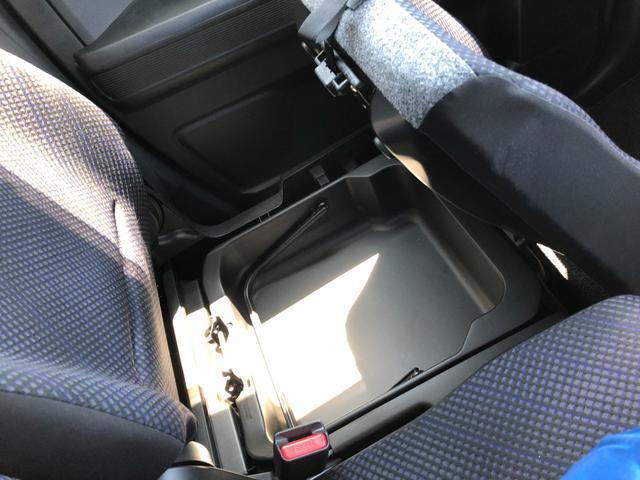 助手席下にも広々スぺース☆
