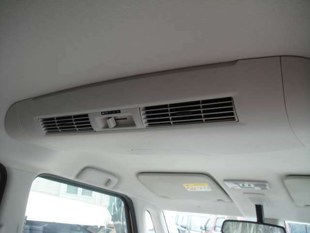 リヤルーバー！！広い車内を効率よく冷やし、暖めます！！