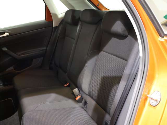 ご納車前にDas WeltAuto独自の「点検チェック項目シート」により、部品や機能に関する全71項目もの厳しいチェックを実施します。