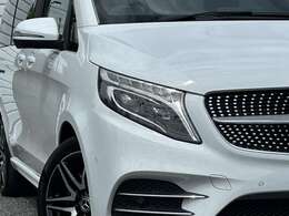 多彩なシートアレンジを得意としており、後席を対面形式にできるほか、後席が2座のショーファードリブン仕様とすることも可能。後席を取り外して広大なラゲッジスペースが作り出すことも！