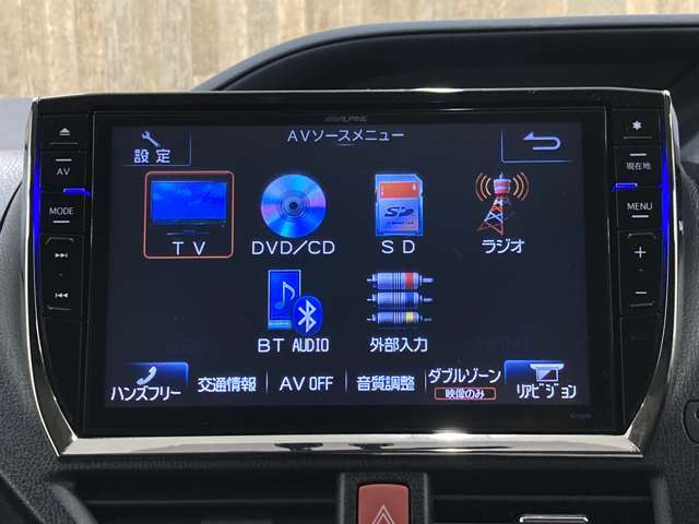 大人気【アルパインでかナビ】搭載！大きい画面でナビも見やすく・操作もしやすいです！音声認識で、行先を設定したりと機能が盛りだくさん★