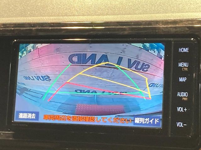 【バックカメラ】駐車時に後方がリアルタイム映像で確認できます。大型商業施設や立体駐車場での駐車時や、夜間のバック時に大活躍！運転スキルに関わらず、今や必須となった装備のひとつです！