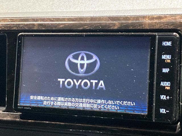 【純正ナビ】人気の純正ナビを装備しております。ナビの使いやすさはもちろん、オーディオ機能も充実！キャンプや旅行はもちろん、通勤や買い物など普段のドライブも楽しくなるはず♪