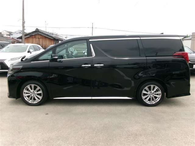 トヨタ認定中古車になります。まるごとクリーニングで見えない部分もまるごと洗浄しております。