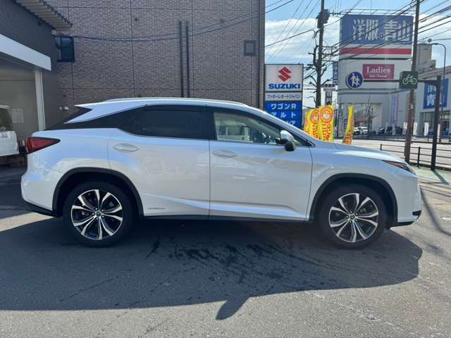 車検や板金などでお車お預かりの際、サービス代車をご用意しております。損害保険対応もしております。