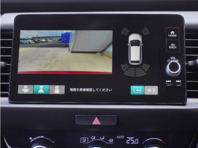 ◆バックカメラ◆リバースにするだけで映ります、後方の安全確認や、狭い駐車場での車庫入れ、雨の日や夜間など視界の悪い時に便利です！安全にバックする為には欠かせない装備です。