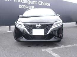 LEDヘッドライトは、本当に明るくて安全です。暗い夜道からお客様を守ってくれます。運転しやすいですし、黄色いハロゲンライトと見比べてください。