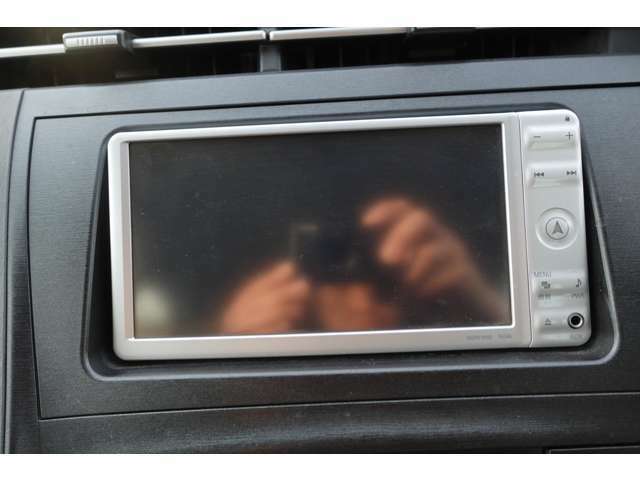 純正ナビ（NSDN-W60）AM/FMチューナー・CD・DVD・ワンセグ・SD・AUXが視聴できます。バックカメラ付きです。