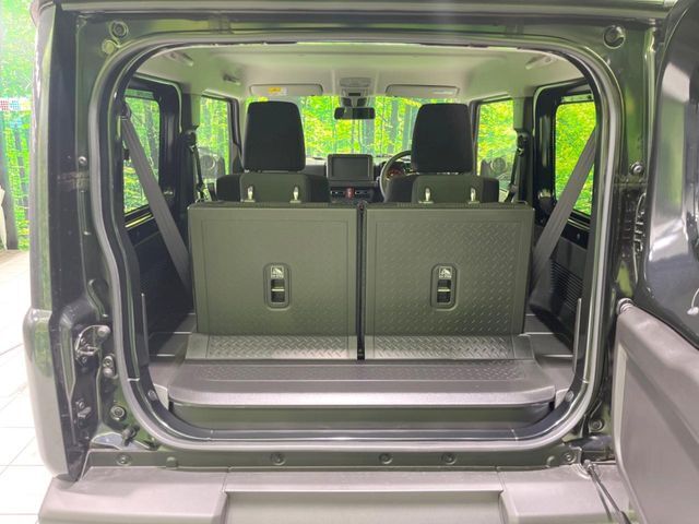 普段のお買い物や通勤、送迎等に十分な荷室スペースを確保しております。セカンドシートを倒すと、大きな荷物の積載も可能です♪