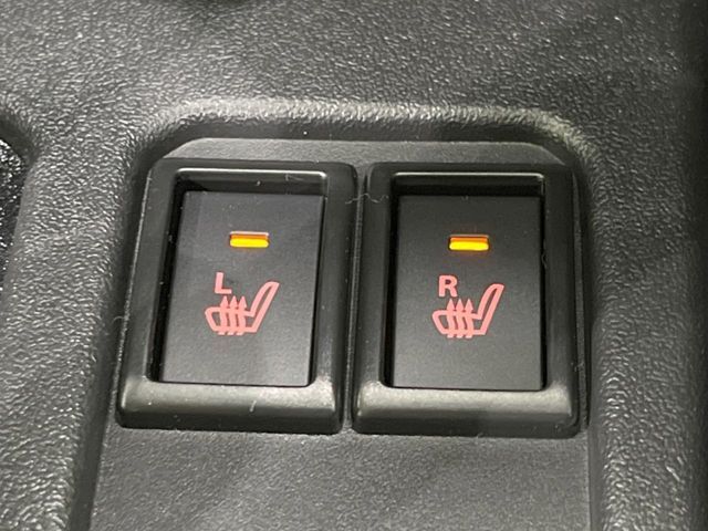 【シートヒーター】寒い日に重宝するシートヒーター！エアコンより早く温まってくれるので寒がりの人も安心ですね♪エアコンの温風は乾燥するから苦手、という方にもをおすすめです。