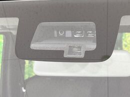 【スズキ　セーフティサポート】走行中に前方の車両等を認識し、衝突しそうな時は警報とブレーキで衝突回避と被害軽減をアシスト。より安全にドライブをお楽しみいただけます。