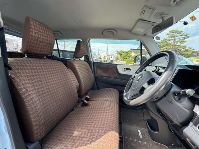 運転席は使用感などなく綺麗な状態です！匂いなど気になる方は是非ご来店ください！