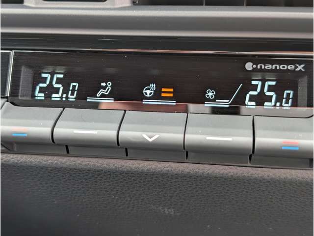 ステアリングもヌクヌクステアリングヒーター装備です！！
