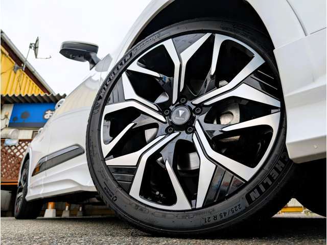 モデリスタ21インチアルミが車両に似合いエアロとセットでカッコイイです！！