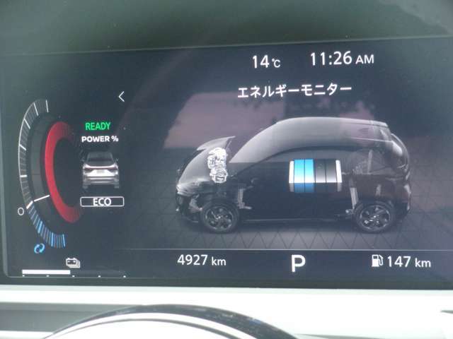 エコ運転支援にもなる燃費計が表示されるディスプレイ。各システムの作動状況など、様々な情報を表示します！また、メーター内で各種装備の設定や、車両設定の変更が可能です♪走行距離、4927キロです。