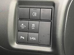 【スマートアシスト】走行中に前方の車両等を認識し、衝突しそうな時は警報とブレーキで衝突回避と被害軽減をアシスト。より安全にドライブをお楽しみいただけます。