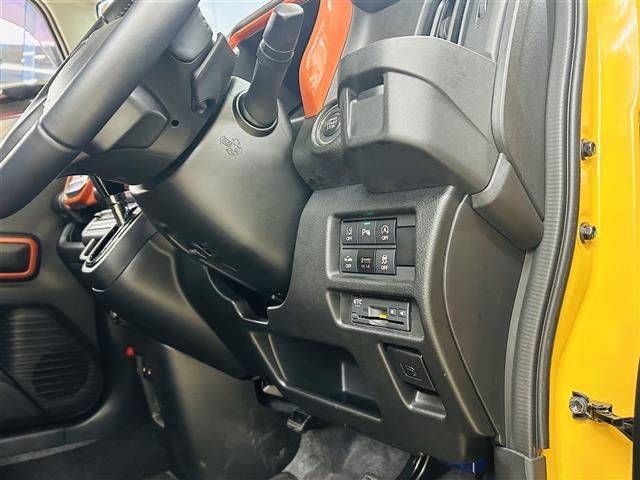 気になる車はすぐにお問い合わせください！画面右側の0066から始まる無料ダイヤルからお問い合わせ下さい！専門スタッフがお車のご質問にお答えいたします！