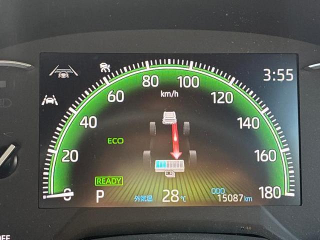 WECARSの展示場では実際に見て、触ってお車をお選びいただけます！知識の豊富な営業スタッフが様々なカーライフをご提案いたします！