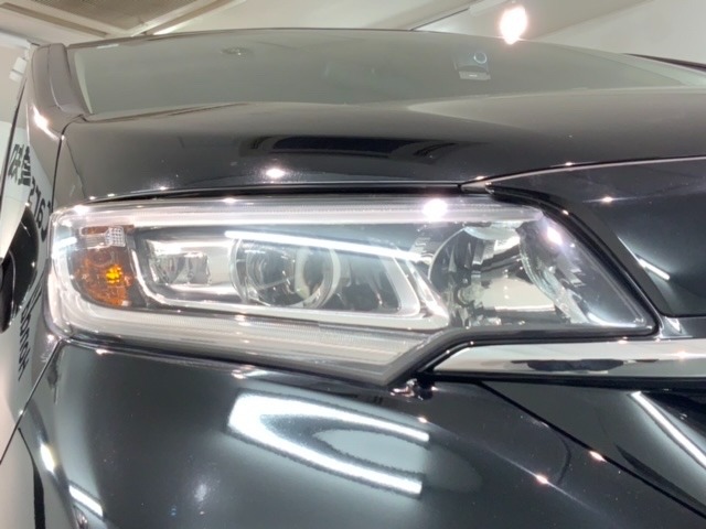 LEDヘッドライトは、点灯の瞬間から最大光量を発揮し、突然暗くなるトンネルなどでの安定感を高めます。