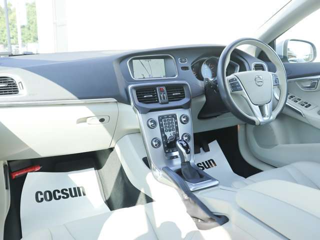 【LAGOM with VOLVO　ボルボのある、ちょうどいい暮らし。】LAGOM（ラーゴム）とは、「自分にとって、多すぎず、少なすぎず、ちょうどいいバランス」という意味があるスウェーデンの言葉です。