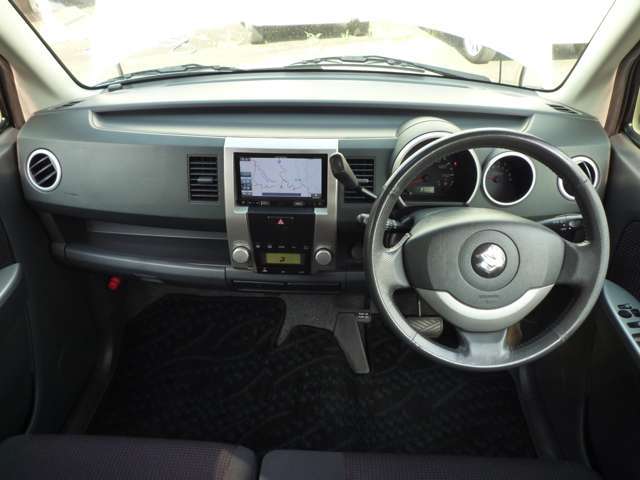 禁煙車で清浄な室内。ルームクリーニング済みです。