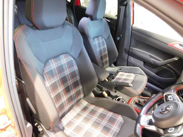 運転席は長時間座っても疲れにくい仕様になっております。