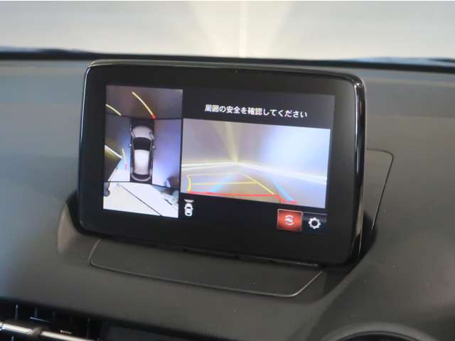 360度ビューモニターがついているので後方、車庫入れはもちろんのこと狭い路地から出る時にも威力を発揮します。