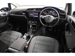 人を中心とした機能的なインテリア。フォルクスワーゲン車は、使いやすさと、視界の良さにもこだわっています。