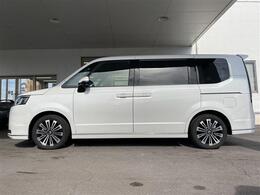 【左】当社基準による調査の結果、修復歴車と判断された車両は一部店舗を除き、販売を行なっておりません。万一、納車時に修復歴があった場合にはご契約の解除等に応じます。