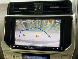 【バックカメラ】駐車時に後方がリアルタイム映像で確認できます。大型商業施設や立体駐車場での駐車時や、夜間のバック時に大活躍！運転スキルに関わらず、今や必須となった装備のひとつです！