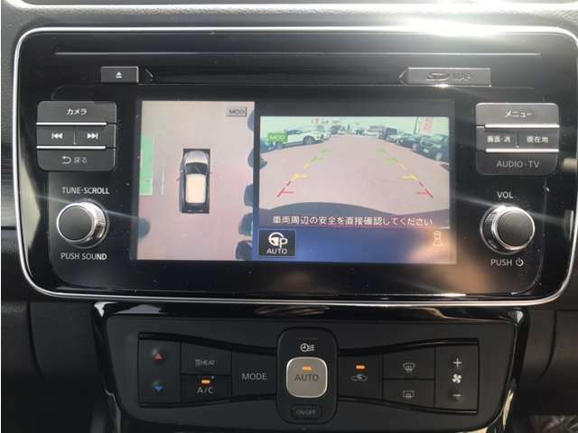 車を真上から画面で確認出来るアラウンドビューモニター☆画面を見ながら車庫入れが非常に楽になります☆